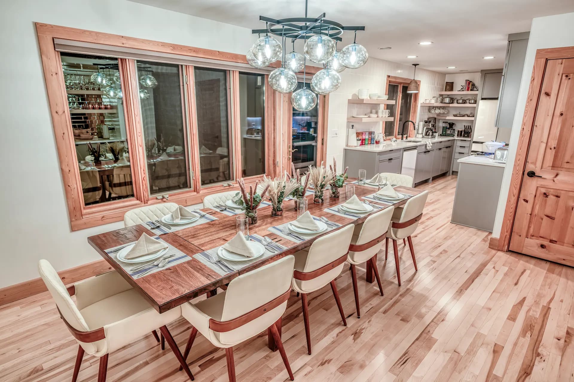Dining area — seating for 10