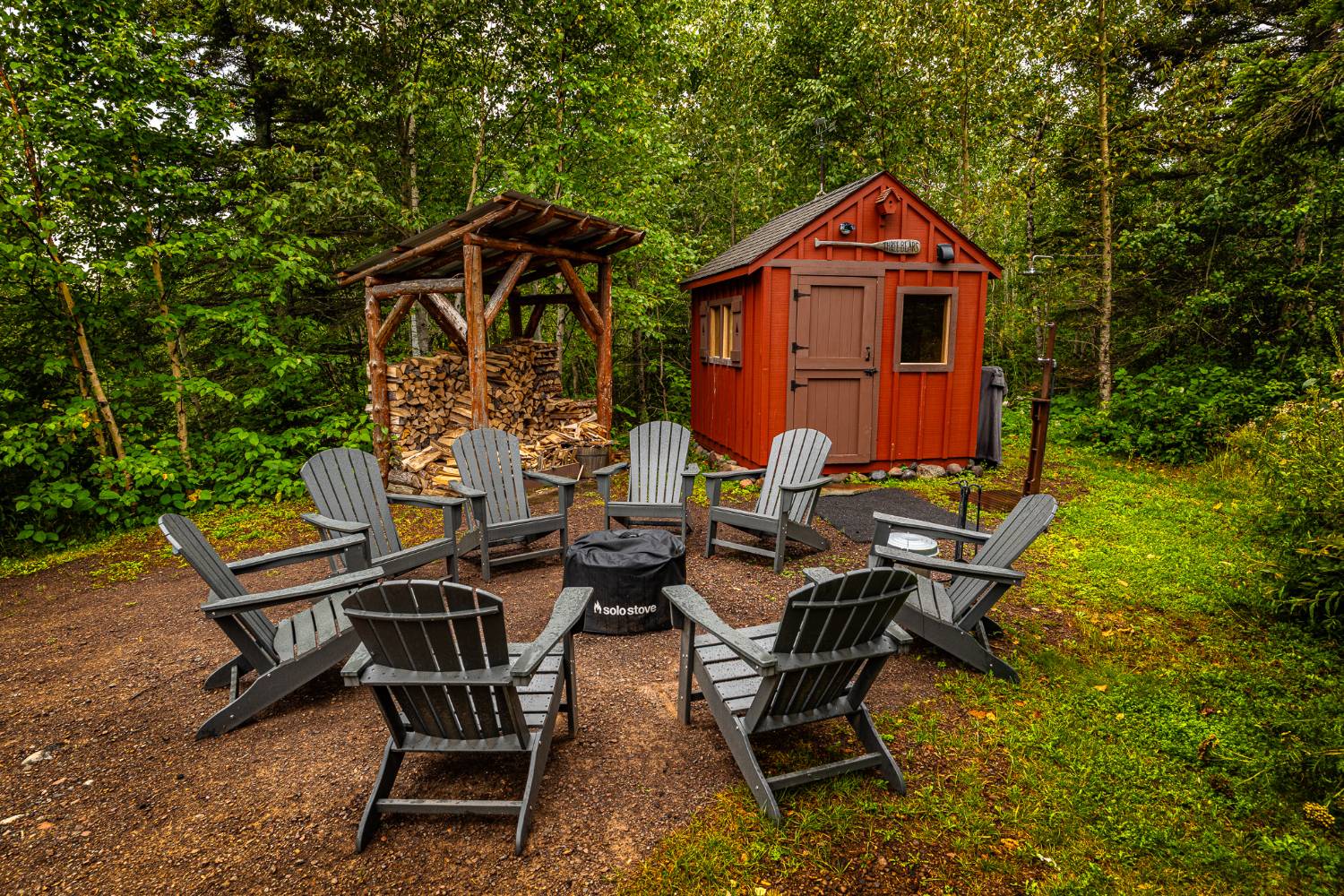 The fire pit and outdoor sauna at Overlook Hus